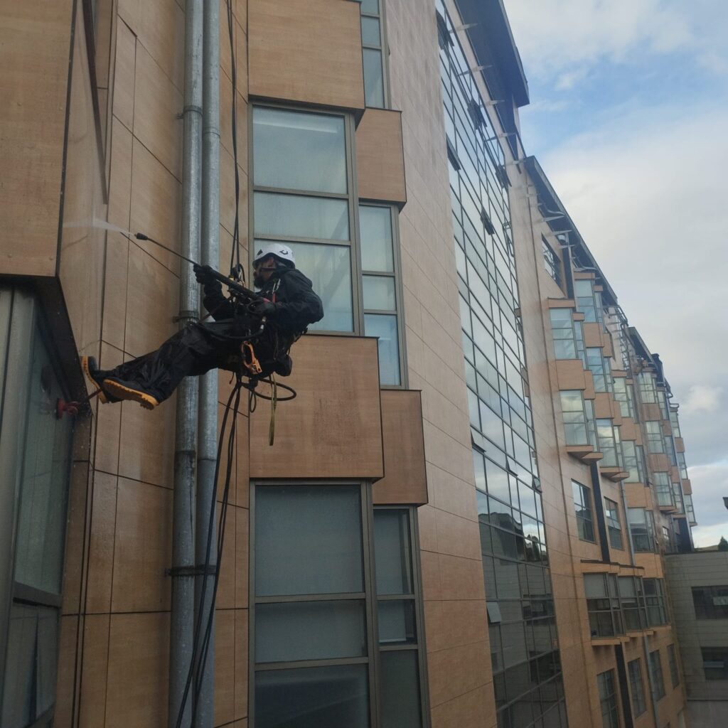 cursos de rescate en altura lavado de fachadas de edificios